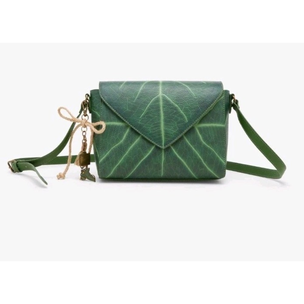 NEW The Lord of the Rings Lembas Leaf Crossbody Bag With‎ Bag Charm